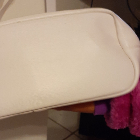 White purse - Picture 5 of 8